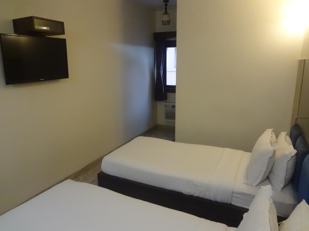 Sapna Hotel Bombay