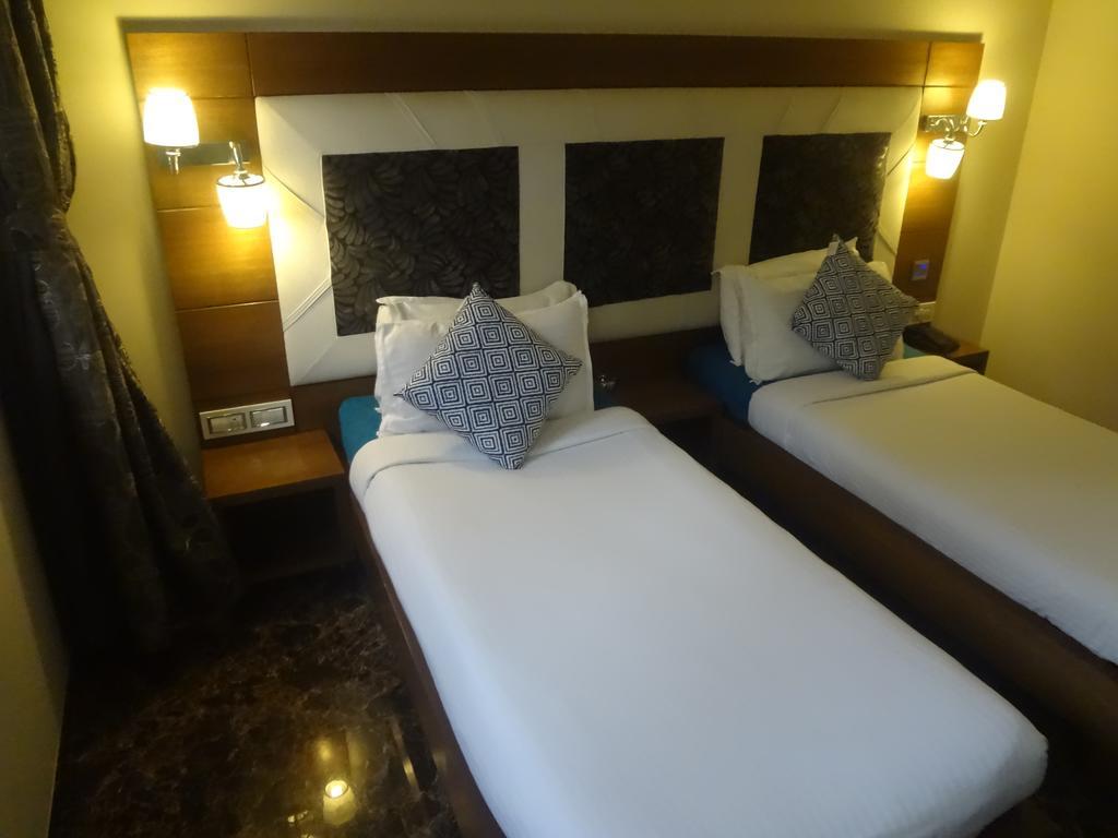 Sapna Hotel Bombay