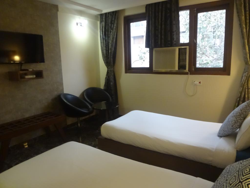 Sapna Hotel Bombay