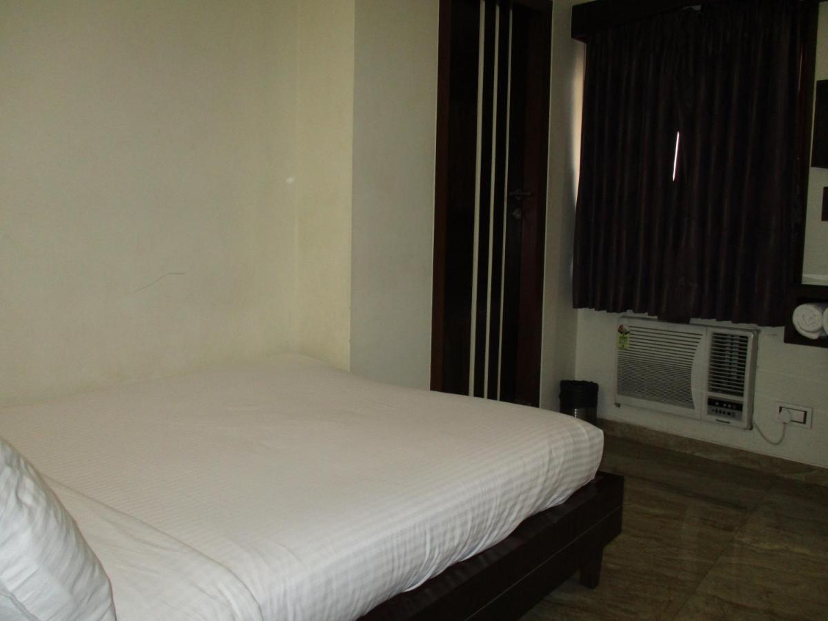 Sapna Hotel Bombay